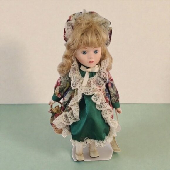 Vintage Porcelain Doll Unopened -Soft Expressions - Girl W/ Basket - Collectibl - Picture 3 of 15